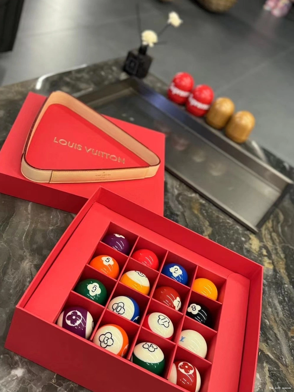 LV TABLE POOL SET 0712
